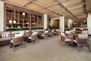 En restaurant eller et andet spisested på Hotel Indigo Playa del Carmen by IHG