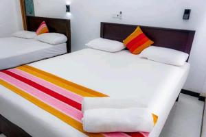 Ένα ή περισσότερα κρεβάτια σε δωμάτιο στο MK Yala Safari Cottage