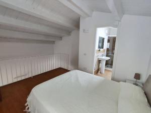 Ένα ή περισσότερα κρεβάτια σε δωμάτιο στο Al Portico 38