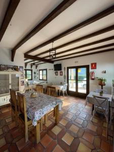 a kitchen and dining room with a table and chairs at Hotel Rural Hacienda de Ronda in Ronda