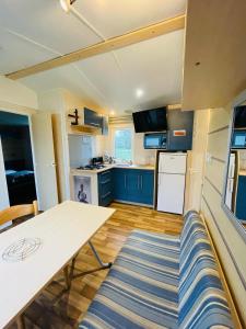 Η κουζίνα ή μικρή κουζίνα στο Loggia Confort Clim 2ch 5per Puy duFou +10 φωτογραφίες