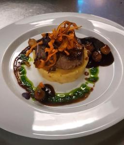 Φαγητό σε αυτό το ξενοδοχείο ή κάπου εκεί κοντά