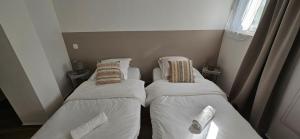 Ένα ή περισσότερα κρεβάτια σε δωμάτιο στο Duo de Mini-villas, gîtes chaleureux & vue mer