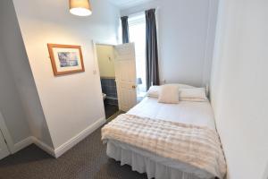 Postel nebo postele na pokoji v ubytování Ashwood Hotel