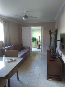 Khu vực ghế ngồi tại Casa 03 quartos no Centro de Rio das Ostras