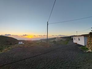 a view of the sunset from the top of a hill at Casa rinconcito de Arico in Los Gavilanes +6 photos