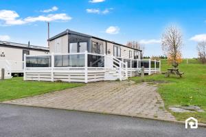 Το κτήριο όπου στεγάζεται  η παραθεριστική κατοικία