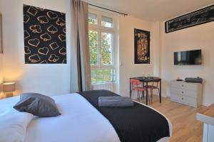 Postel nebo postele na pokoji v ubytování SC2 - Studio avec parking gratuit à 500m du casino & du lac