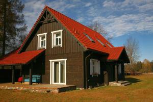 a small house with an orange roof at Zacisze Teremiski in Białowieża