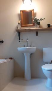 Ένα μπάνιο στο Dpto Vista Alago