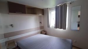 a bedroom with a large white bed with a window at Premi Home XL SUPERieur 6P 3ch-Puy duFou 25min in La Boissière-de-Montaigu +10 photos