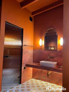 Ένα μπάνιο στο Santa Clara - the revolution of living