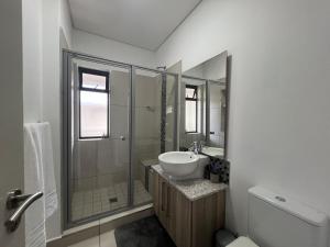 Koupelna v ubytování Leafy Lux Apartment + 18 fotografií