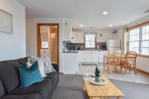 Η κουζίνα ή μικρή κουζίνα στο 12217 - Beautiful Views of Cape Cod Bay Access to Private Beach Easy Access to P-Town