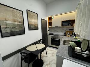 Η κουζίνα ή μικρή κουζίνα στο Luxury Living Patras