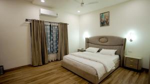 Postel nebo postele na pokoji v ubytování Lamba Celebrations