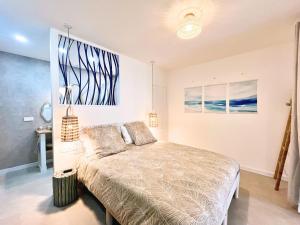 Un pat sau paturi într-o cameră la Douc Evasion - Appartement climatisé proche Montpellier, Parc Expo et Aéroport, avec parking sécurisé et accès rapide aux plages