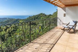 un balcón con vista al mar en Casa Sonora - Ocean View, en Carrillo 43 fotos más
