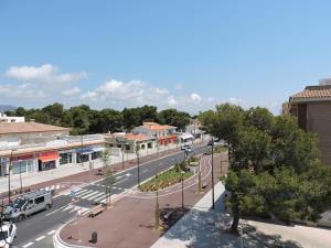 Lcd - Barcelona في ميامي بلاتجا: اطلاله على شارع في مدينه صغيره