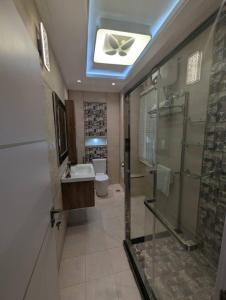Un baño de Tel Abib Apartments Banana Island 12 fotos más