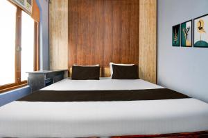 Postel nebo postele na pokoji v ubytování HOTEL O STAY INN Lucknow Airport VIP Terminal