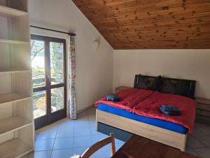 Postel nebo postele na pokoji v ubytování Rustico Kevin by HolAp SA