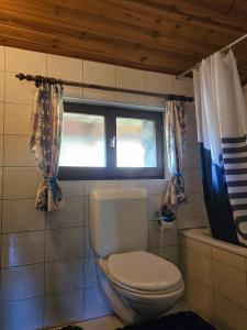 Koupelna v ubytování Rustico Kevin by HolAp SA + 19 fotografií