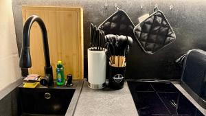 O bucătărie sau chicinetă la Luna Apartment Passau - Balkon - Küche - Self Checkin - Parkplatz +12 fotografii