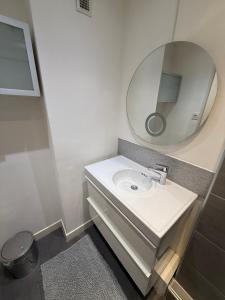 Ένα μπάνιο στο Le Cosy duplex-3p-2beds-free parking