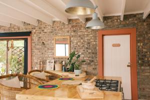 Φωτογραφία από το άλμπουμ του SIESTA DE RON Wilderness Beach House, 10 or 6 or 4 Sleeper Seconds from the OCEAN σε Wilderness