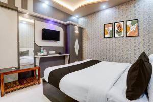 Postel nebo postele na pokoji v ubytování Townhouse OAK R R Palace