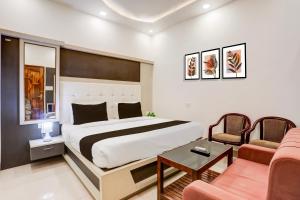 Postel nebo postele na pokoji v ubytování Townhouse OAK R R Palace