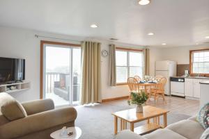 Η κουζίνα ή μικρή κουζίνα στο 12218 - Beautiful Views of Cape Cod Bay Access to Private Beach Easy Access to P-Town