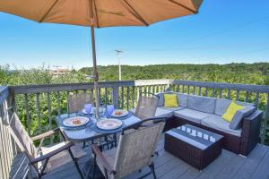 Μπαλκόνι ή βεράντα στο 12218 - Beautiful Views of Cape Cod Bay Access to Private Beach Easy Access to P-Town +18 φωτογραφίες