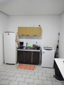 Η κουζίνα ή μικρή κουζίνα στο Pousada Joinvilense +51 φωτογραφίες