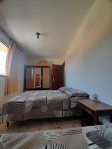 En eller flere senge i et værelse på Apartamento Confortável em Serra Negra + 13 billeder