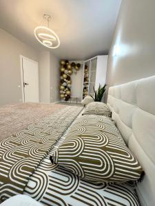 Ένα ή περισσότερα κρεβάτια σε δωμάτιο στο Apart Dolce Vita ЖК Great House +9 φωτογραφίες