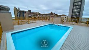 Swimmingpoolen hos eller tæt på Apto de verão com piscina a 200mts do mar Torres