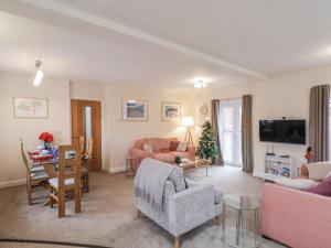 Et tv og/eller underholdning på Weydale Avenue