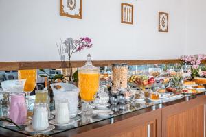 a buffet with a lot of food on a table at Hotel Santa Maria by RB Hotelaria in Campo Mourão