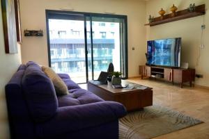 Телевизор и/или развлекательный центр в Casablanca Finance City 2Bdr