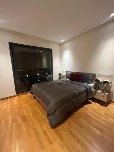 Кровать или кровати в номере Casablanca Finance City 2Bdr