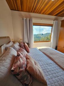 En eller flere senge i et værelse på Linda vista para as montanhas a 5 min da cidade