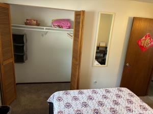 a bedroom with a bed and a mirror at GardenView queen-size bedroom in Redmond