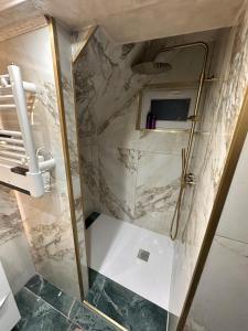 Ένα μπάνιο στο Cocoon Hyper Center