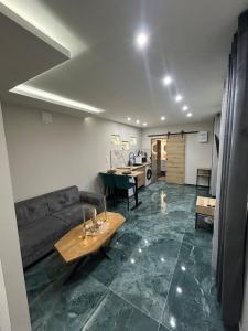 Χώρος καθιστικού στο Cocoon Hyper Center