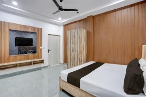 Postel nebo postele na pokoji v ubytování Hotel O THE AMBROSIA STAY