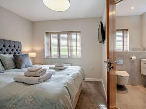 Ένα ή περισσότερα κρεβάτια σε δωμάτιο στο 2 Bed in Lulworth Cove 94520
