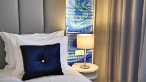 Uma cama ou camas num quarto em Lisbon Sao Bento Hotel