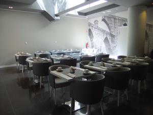 Um restaurante ou outro lugar para comer em Lisbon Sao Bento Hotel